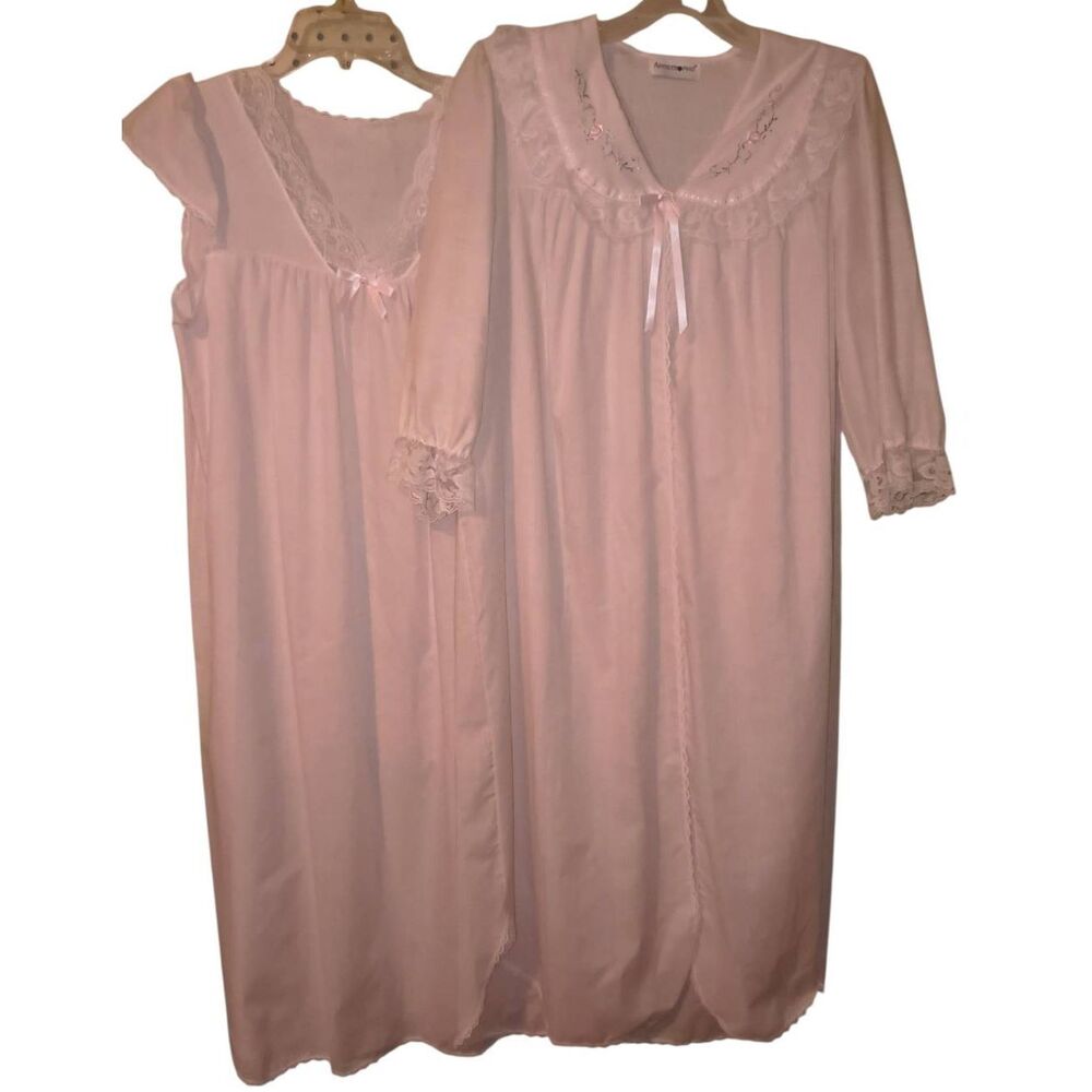 VTG APOSTROPHE Pink Peignoir Set Nightgown and Long sleeved Robe Set lace edging